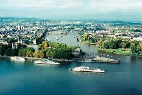 莱茵河的水文特征及原因