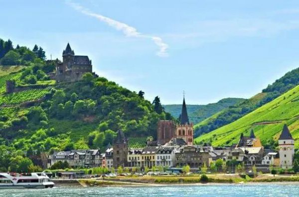 莱茵河的水文特征及原因