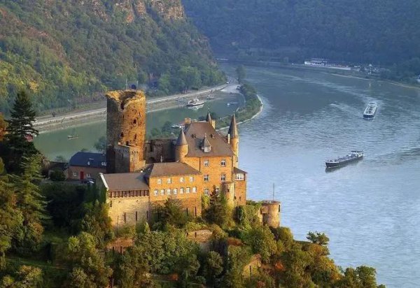 莱茵河的水文特征及原因