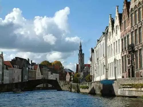 莱茵河的水文特征及原因