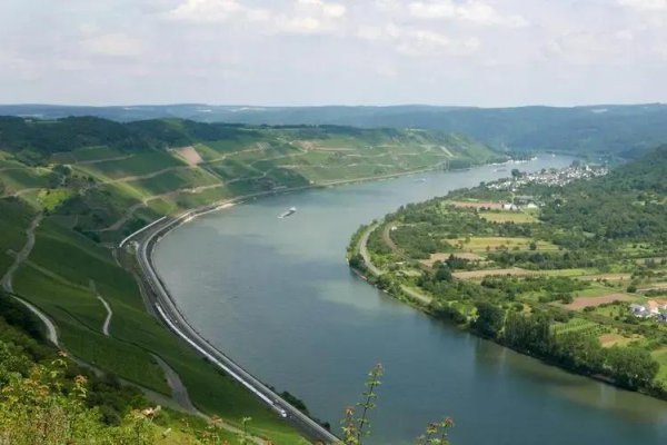 莱茵河的水文特征及原因