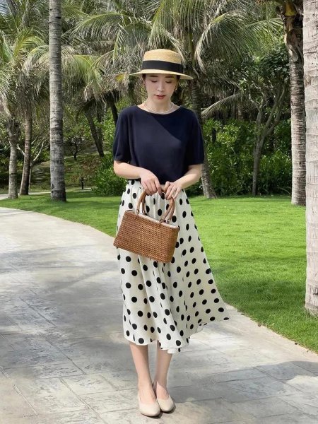 a字裙搭配什么上衣好看