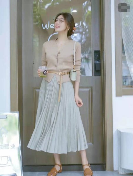 a字裙搭配什么上衣好看