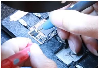 苹果x摔了一下屏幕失灵