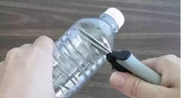 用一个矿泉水瓶子做手工
