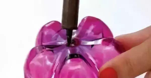 用一个矿泉水瓶子做手工