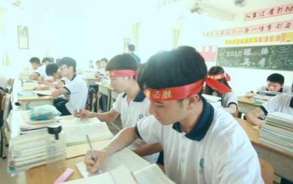 孩子中考穿什么颜色衣服寓意好