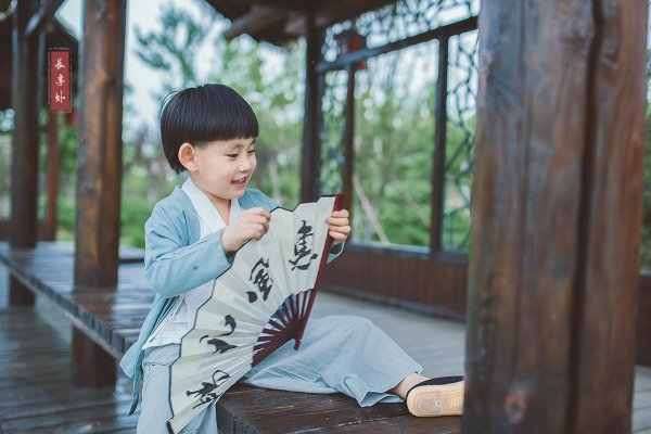 描写儿童天真可爱的诗句