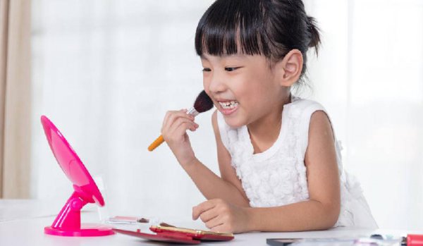 叛逆期的女孩严重表现