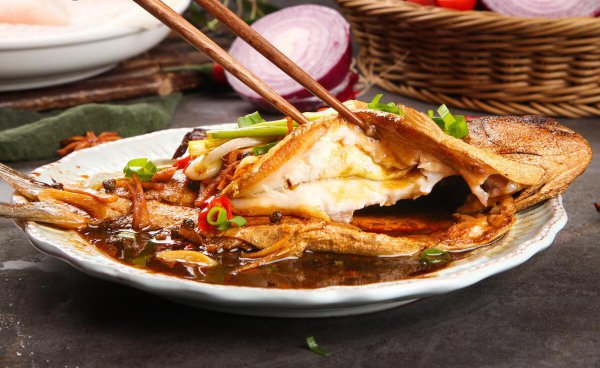 金鲳鱼和银鲳鱼哪个好哪个贵