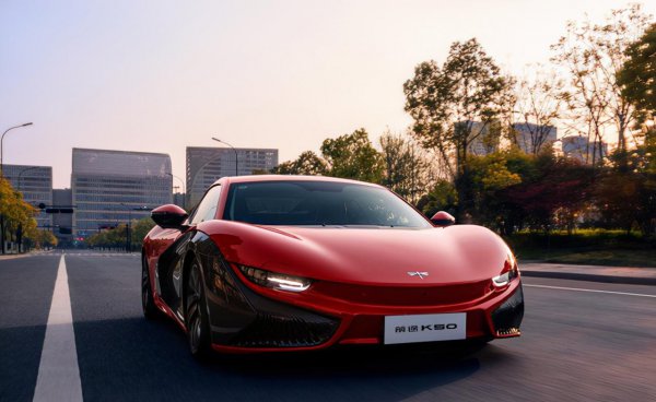 一个蜻蜓的车标是什么车