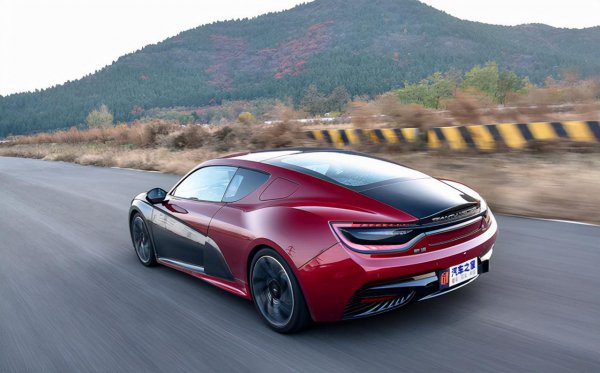 一个蜻蜓的车标是什么车