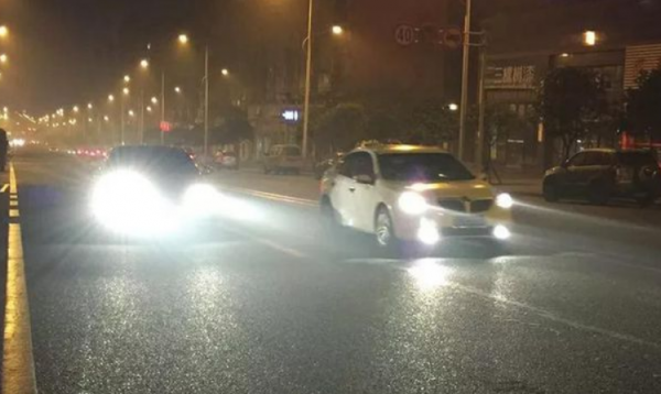 日间行车灯能关闭吗