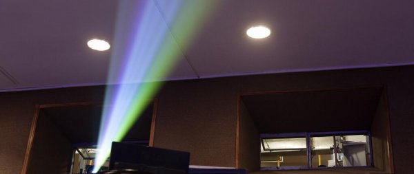 投影仪对眼睛好还是电视对眼睛好