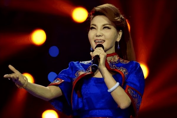 乌兰图雅结过几次婚