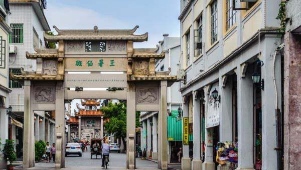 广东人说的是粤语吗