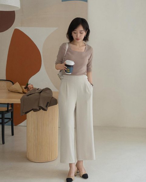 白色裤子配什么颜色上衣好看