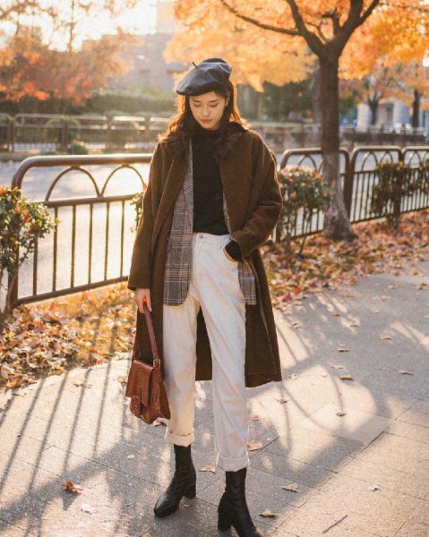 白色裤子配什么颜色上衣好看