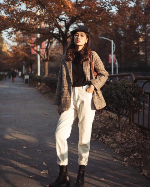 白色裤子配什么颜色上衣好看