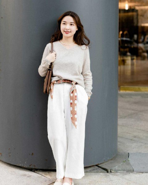 白色裤子配什么颜色上衣好看