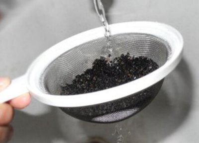 芝麻炒之前要洗吗 炒生黑芝麻需要洗完要晾干再炒吗