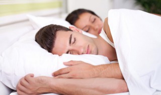 梦见别人掉到水里什么预兆 梦见别人掉到水里寓意