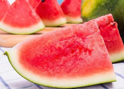 西瓜能放冰箱吗 切开吃不完的西瓜能放冰箱冷藏吗