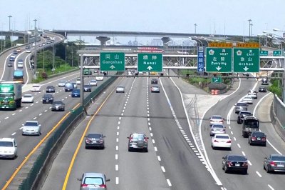 300公里需要多少油费 走国道和走高速哪个划算更省钱