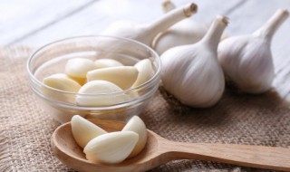 吃蒜子的好处和坏处 吃蒜子有啥好处和坏处