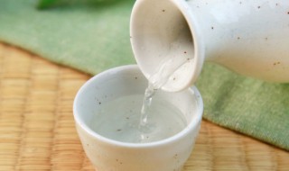 白酒和啤酒哪个容易胖 喝白酒和啤酒哪个更容易发胖呢