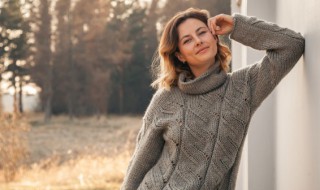 高领毛衣怎么改成低领 如何吧高领毛衣改成低领