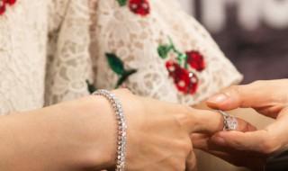 兔年本命年适合佩戴什么 属兔的女性本命年佩戴什么好