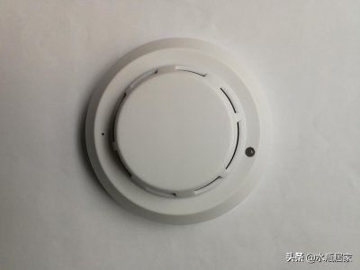 烟雾报警器一直响怎么关掉 怎么消除烟雾报警器的响声