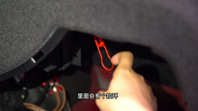 新手汽车加油怎么打开油盖 汽车油箱隐藏的小知识