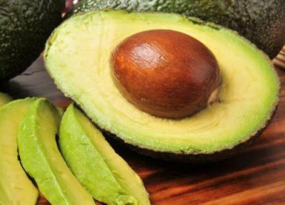 牛油果的籽可以吃吗 牛油果核切开了里面的籽有没有用