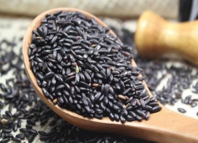 染色黑米和真黑米区别 怎么分辨天然黑米的真假图片
