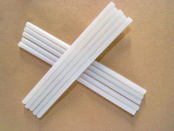 钥匙断在锁孔怎么取出