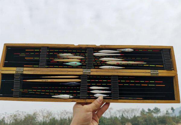 野钓鲫鱼用什么漂型的漂合适