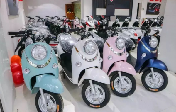 新车电瓶能用几年