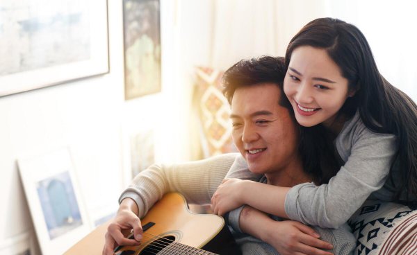 情侣之间增进感情的方法