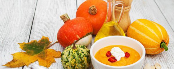 南瓜炖鸡放什么材料好吃