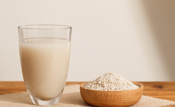 淘米水洗头发能变黑吗