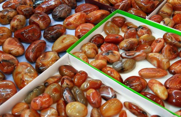 玛瑙手镯怎么鉴别真假