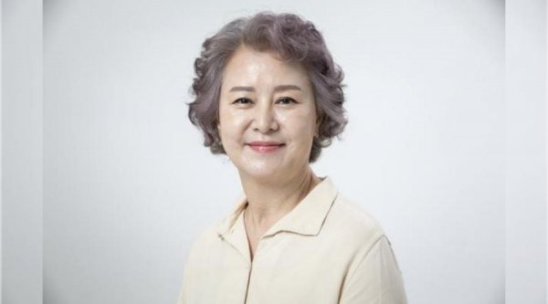 女士白发不显老发型