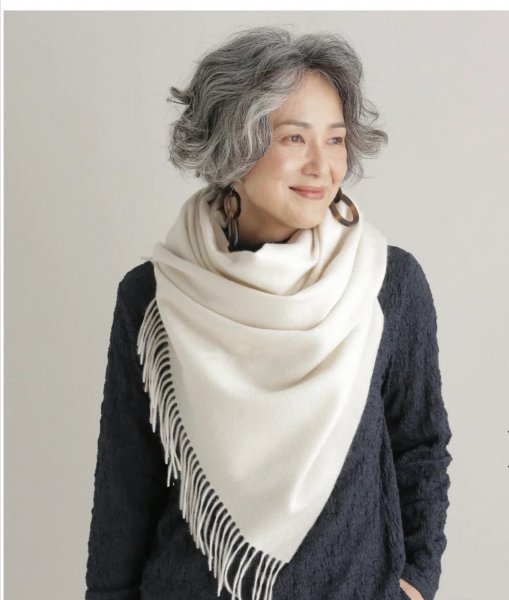 女士白发不显老发型