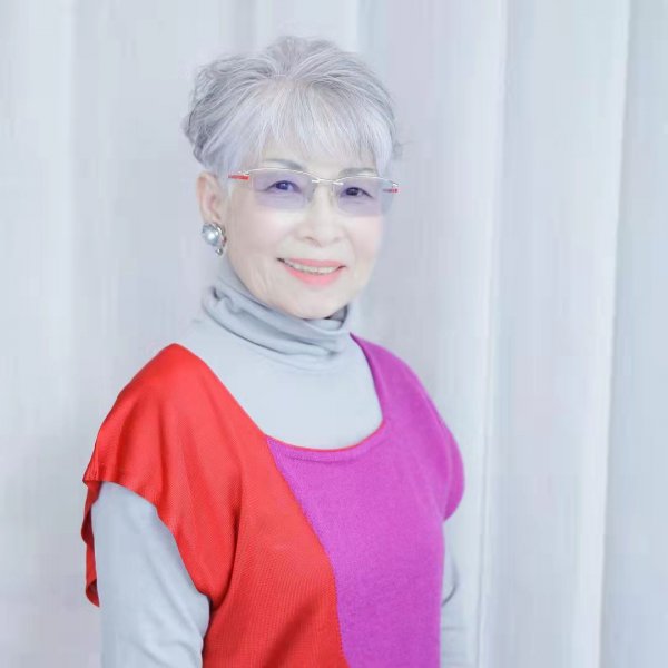 女士白发不显老发型