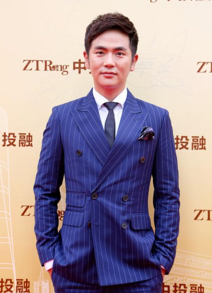 甄嬛传温实初扮演者