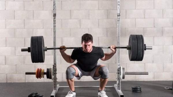 深蹲练的是什么部位