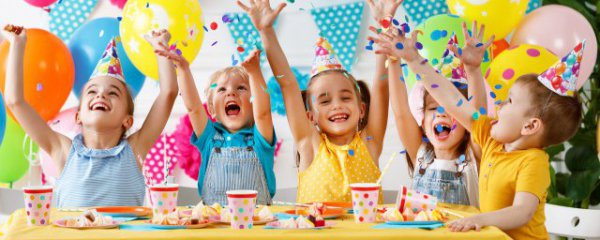 小孩兔年本命年过年买什么衣服