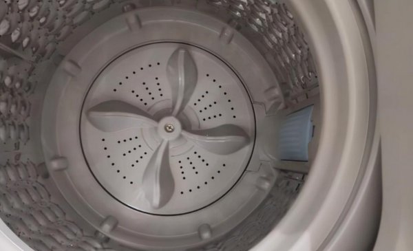 洗衣机洗桶光响不转咋回事